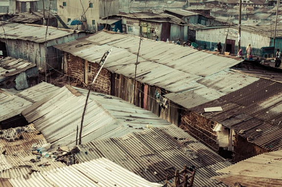 Welcome to Mathare: bird-eye view of the slum’s rooftops